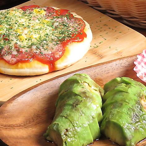 볼륨있는 피자 생 파스타 등을 준비하고 있습니다 ★ 음식 메뉴는 590 엔에서 준비!