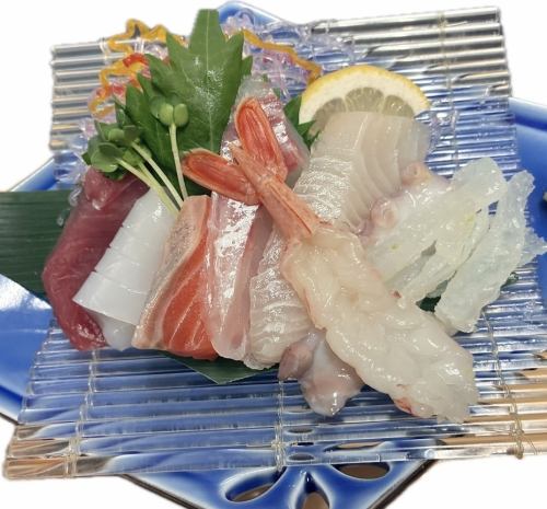 【その日、一番新鮮な海の幸を使用した本日の刺し盛り◎】