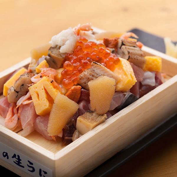 【当店名物の贅沢なメニュー！】　こけら名物の箱寿司入り8品 