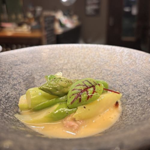地元岡田農園さんのグリーンアスパラと地鶏のクリームソース