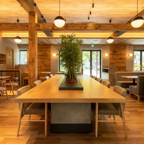 ディナーは落ち着いた雰囲気の店内で隠れ家感満載♪