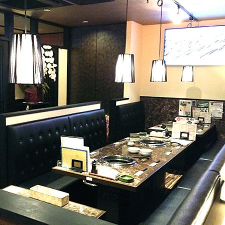 宴会にうれしい広いテーブル席もあり。団体様もOK。