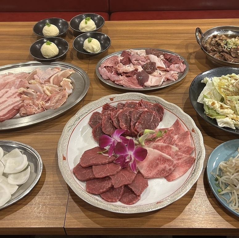 美味しいお肉と飲み放題付きコースも◎