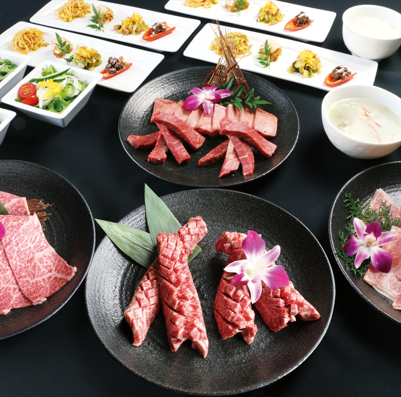 黒毛和牛サーロイン、厚切り塩上タンなど贅沢味覚に舌鼓み。