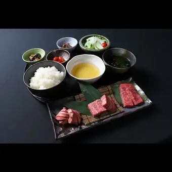 【希少部位を堪能】厚切焼肉三種盛ランチ◇厚切り塩上タン・厚切りヘレ・厚切りモモ肉の贅沢盛