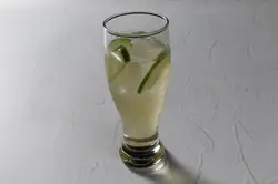 상쾌한 진저 라임 사워