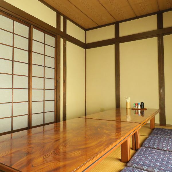 [For various banquets] The interior of the store has a cozy atmosphere filled with the warmth of wood.We have prepared a seat on the 2nd floor.This seat can accommodate up to 20 people.Please use it for various banquets.Sukiyaki is also very popular! It is chewy and has a uniform meat quality, so it is recommended for those who do not like fat and want to eat it lightly.It starts from 3000 yen (tax included).