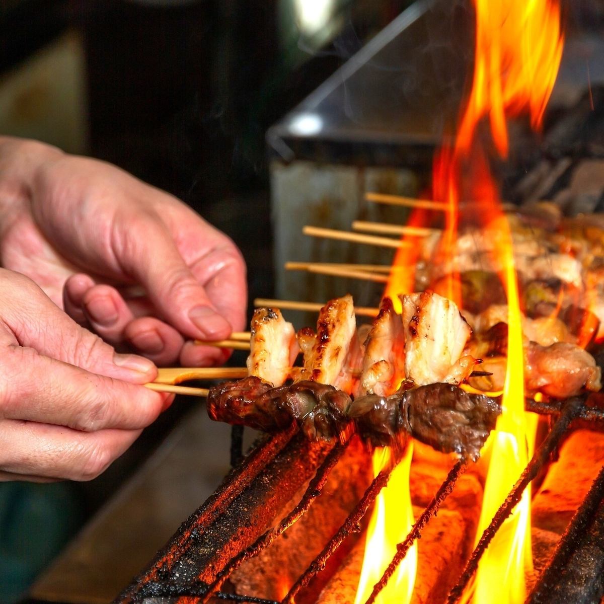 名物の炭火焼き鳥&野菜巻きが食べ放題！