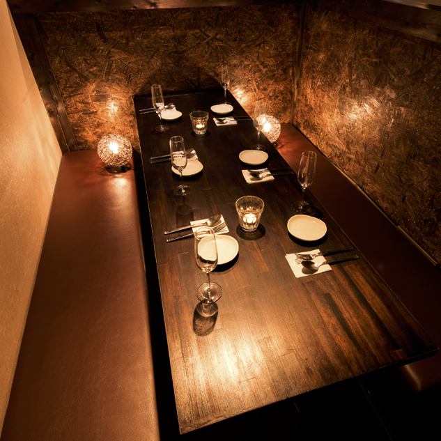 シーンに合わせて大小様々な個室席をご用意しています!