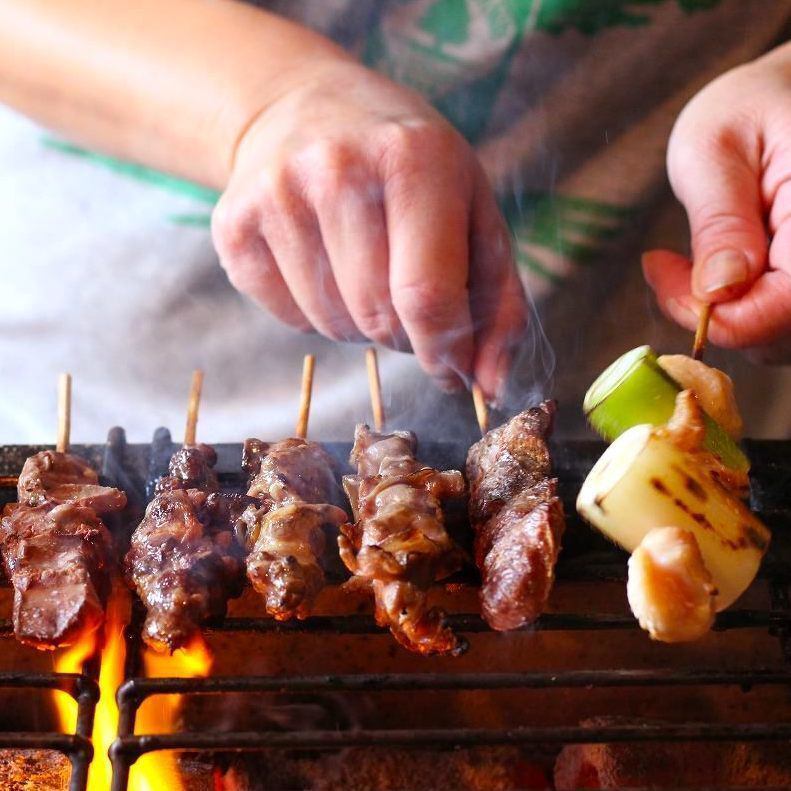 名物の炭火焼き鳥&野菜巻きが食べ放題!