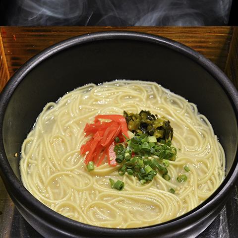 〆の福岡とんこつラーメン