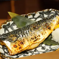 Charcoal-grilled seared mackerel