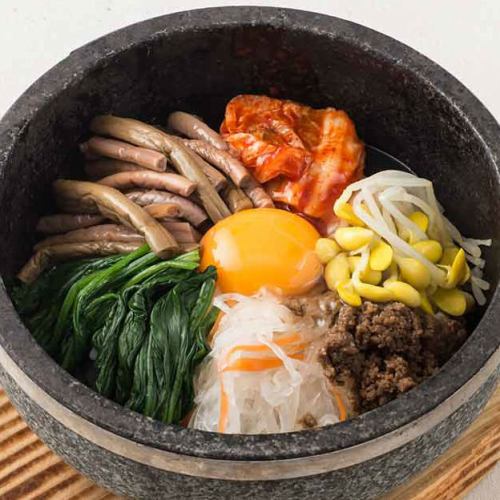 Stone-grilled bibimbap/stone-grilled garlic rice