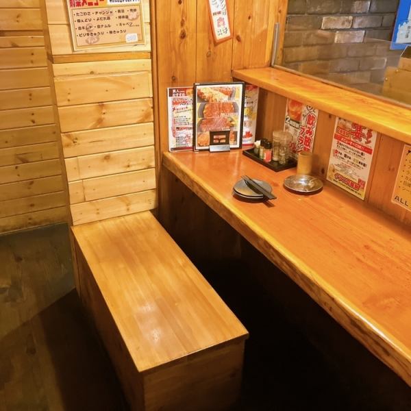 We have counter seats where you can feel free to stop by even if you are alone.Having a drink and enjoying our signature yakitori by yourself after work is a great way to refresh yourself.Bring your colleagues along and enjoy a great time.