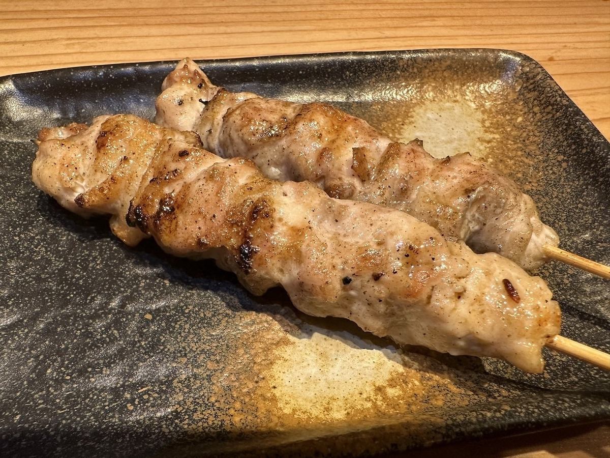 自慢の串焼きは種類豊富！絶品焼鳥はお酒にもよく合います◎