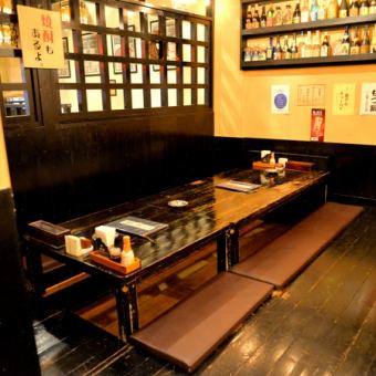 The tatami room banquet space can be reserved for 20 to 30 people.