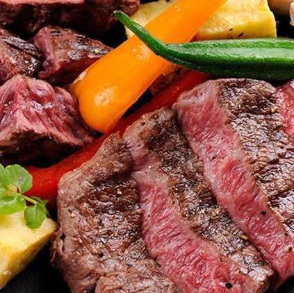 The reason Nikbardakara's steaks are so delicious is because they mainly use domestic black beef.