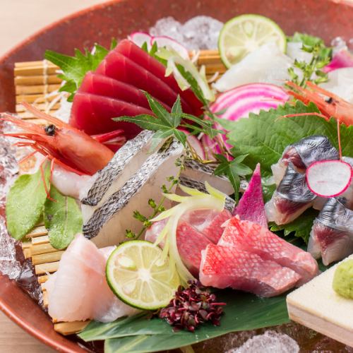 [Reservation only] Luxurious assortment of sashimi including whole fish, 1 portion