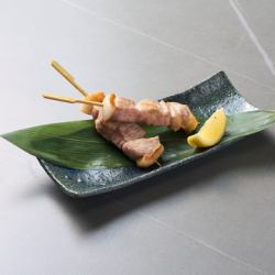 Grilled aged Tsumari pork belly skewers (2 skewers)