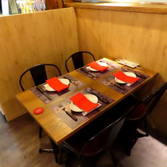 テーブルのお席は、レイアウト変更可能です！人数・お席などのご相談も承りますので、店舗までお問い合わせください！