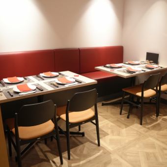 テーブルのお席は、レイアウト変更可能です！人数・お席などのご相談も承りますので、店舗までお問い合わせください！