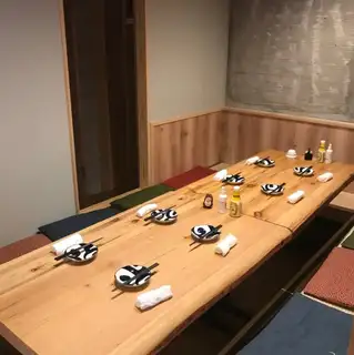 6명~10분까지 안내 가능한 개인실석을 준비하고 있습니다.개인 공간에서 천천히 식사를 즐기십시오.