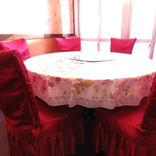 Number 1 popularity 【Round table private room with 10 people OK】 It is perfect for petit banquet! Chair cover purchased in authentic China has luxury feeling and atmosphere is perfect! It is a very popular seat for women customers ♪ spacious It is OK for up to 10 people, so it is easy to use for company banquets ★ 【Funabashi Station × All you can eat × All you can drink × Chinese × party】