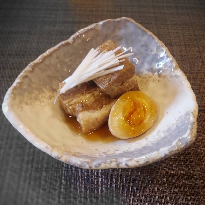 カウンター席では調理風景を眺めながらお食事を楽しめます♪