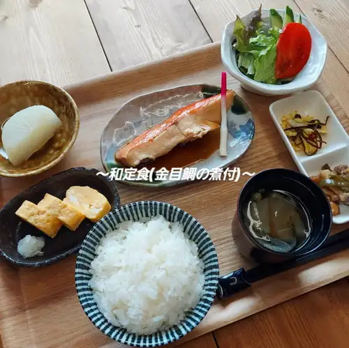 【限定】和定食(金目鯛の煮付)玉子焼、大根煮、副菜サラダ、みそ汁付＜税込1300円＞