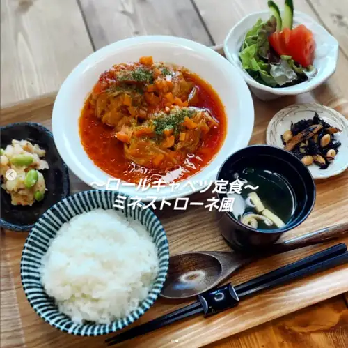 【限定】ロールキャベツ定食ミネストローネ風副菜、サラダ、みそ汁付＜税込1300円＞