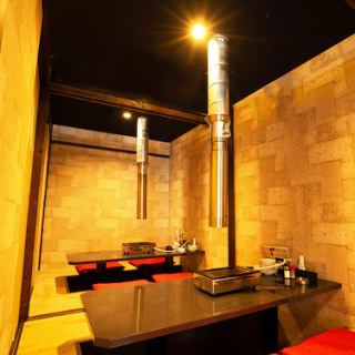The adult space full of modern Japanese style is a completely private room with a door, so you can relax and enjoy the time of just two people without worrying about the surroundings.Ideal for entertainment, girls-only gatherings, birthday celebrations, as well as drinking parties and banquets.