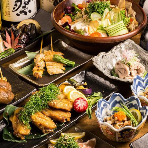 「土雞享用套餐」包括炸薩摩雞、串燒、土雞火鍋等7道菜，3小時無限暢飲4,280日元⇒3,280日元