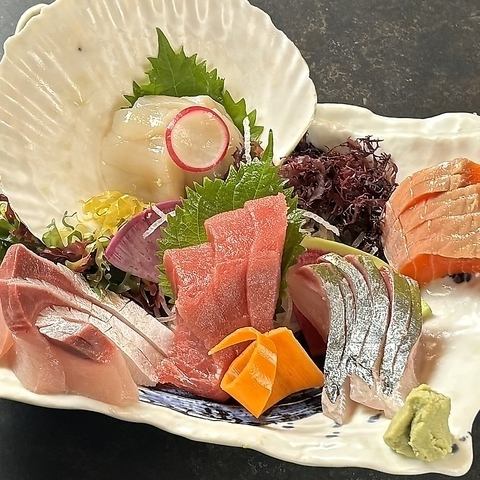 Today's assortment of five kinds of sashimi