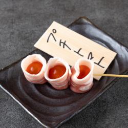 Charcoal-grilled cherry tomato skewers