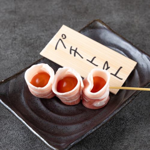 Charcoal-grilled cherry tomato skewers