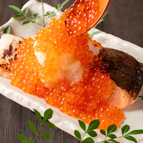 Grilled salmon belly with grated salmon roe