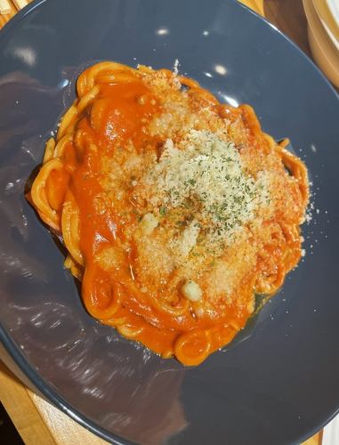番茄奶油義大利麵配蝦子和帕瑪森起司 M 號