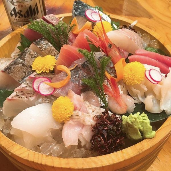 日本海的各種各樣的美味好吃，並且可以享用各種各樣的生魚片。什錦3種〜