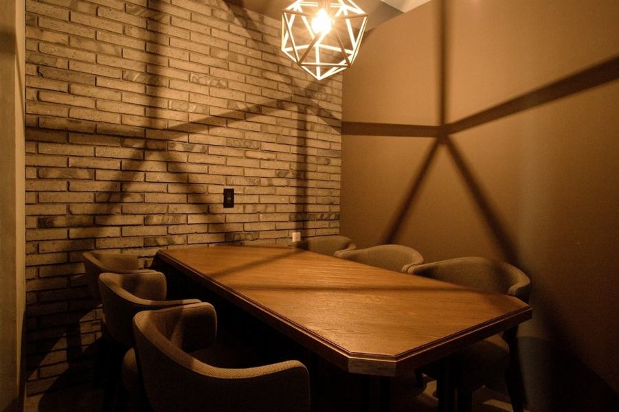 6명으로 이용 가능한 테이블 개인실! 느긋한 프라이빗 공간에서 즐길 수 있습니다.