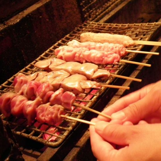 군마현 산 토종 닭을 사용한 꼬치 구이는 일품! 맛보세요!