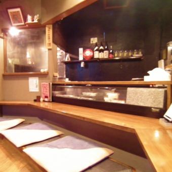 【1st floor】 Counter seats are popular because it is easy to use even for one person.