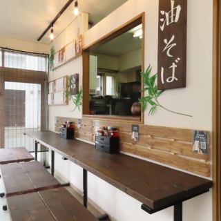 我們有六個櫃檯座位，非常適合個人或小團體使用。也歡迎快餐和飲料♪