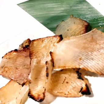 <Enjoy with your favorite local sake!> Grilled stingray fin