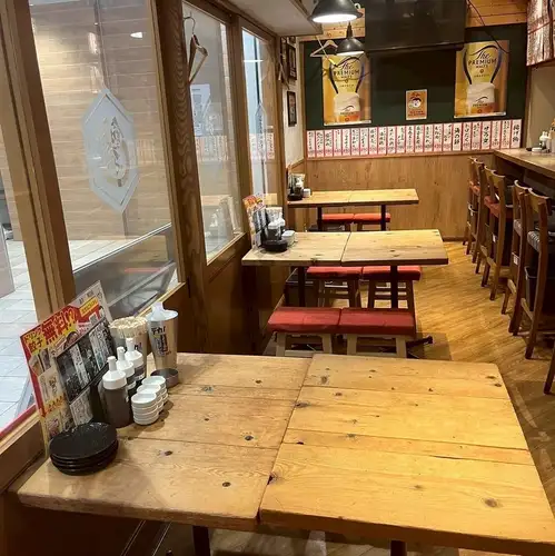 <p>フロア貸切最大100名迄●昭和感溢れるノスタルジックな店内●昭和レトロな店内は、インテリアにもこだわっています。≪昔ながらの大衆居酒屋≫の雰囲気は、誰でも立ち寄りやすい居心地のいい空間です。</p>