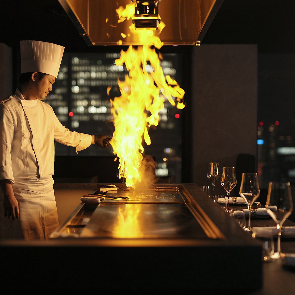 仙台牛や松阪牛、神戸牛などA5ランクの食材を最上階からの絶景空間でご堪能下さい！
