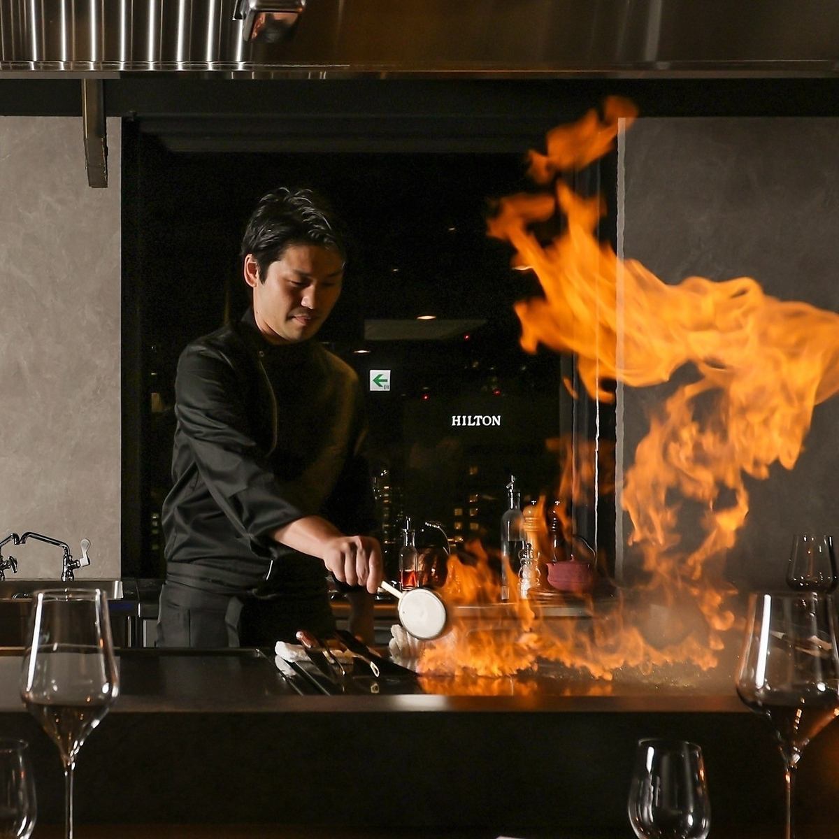 鉄板焼きパフォーマンスを愉しめるお席で心に残る特別なひと時を