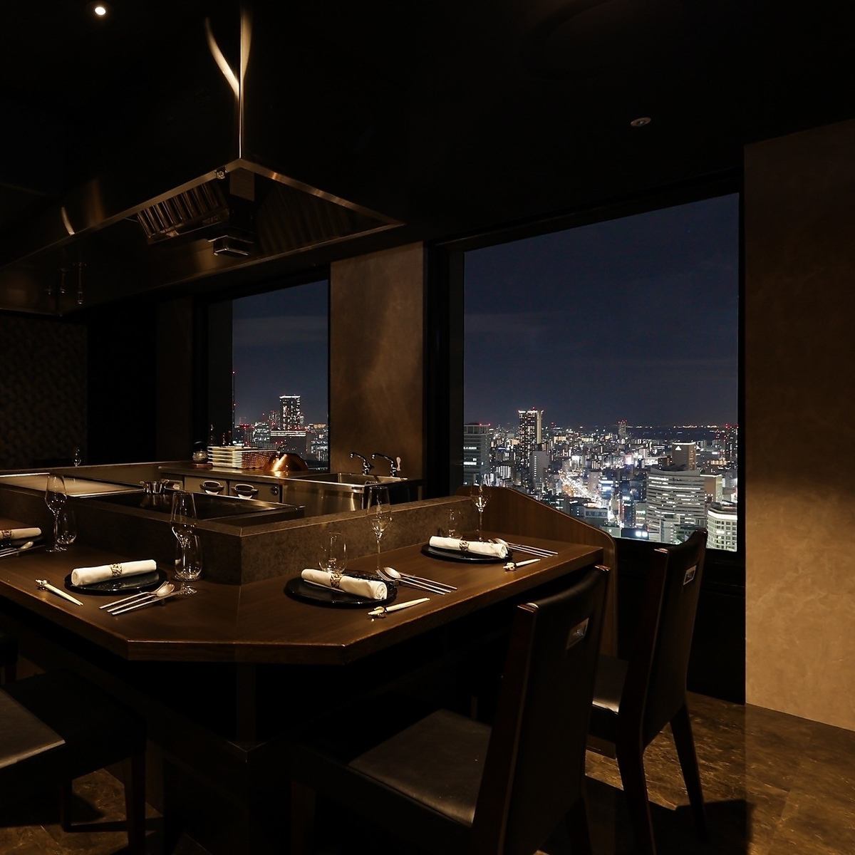 本格鉄板焼をお愉しみいただける洗練された大人空間が魅力♪