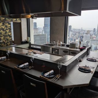 【個室窓際カウンター席】夜景だけでなく昼間の景色も綺麗なので、ランチにもオススメ！※チャージ1000円/名