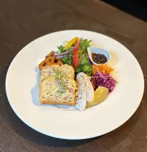 季節 野菜のおかずケーキと彩りデリ