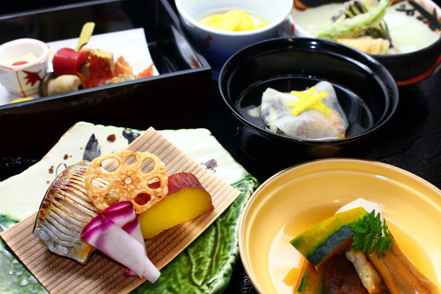 Lunch is also recommended! [Kyo-sanmai Gozen] You can change the main dish if you make a reservation in advance.